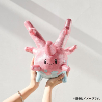 Officiële Pokemon center knuffel Corsola Sparkling Glitter +/- 32cm (lang)